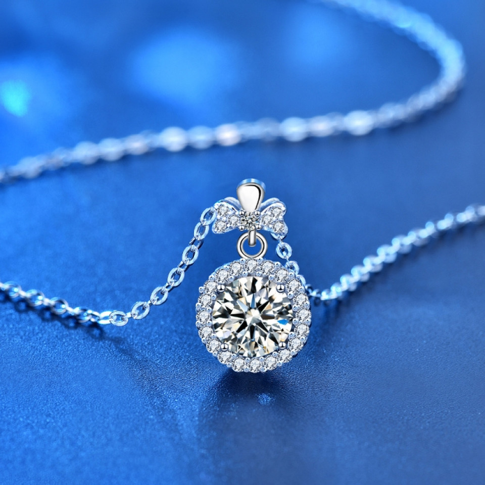 925 Sterling Silver White Moissanite Diamond Round Frame Necklace